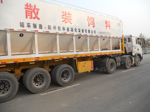 为河南客户定做9.6米小半挂28吨散装饲料运输罐